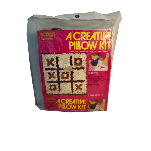 Tic Tac Toe Game Latch Hook Fun Kit NIP By Creative Pillow Yarn Kits Vintage - Picture 1 of 2